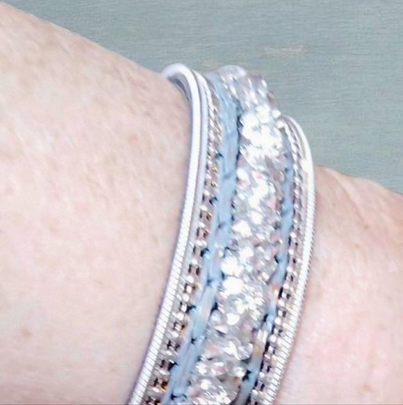 Silver Blue and White Crystal Bracelet Magnetic Locking Clasp - Picture 10 of 10